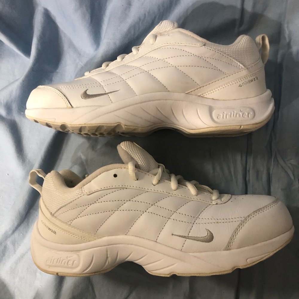 Nike Women’s Atlas Walker 315698-101 White Running Shoe Sz 7.5